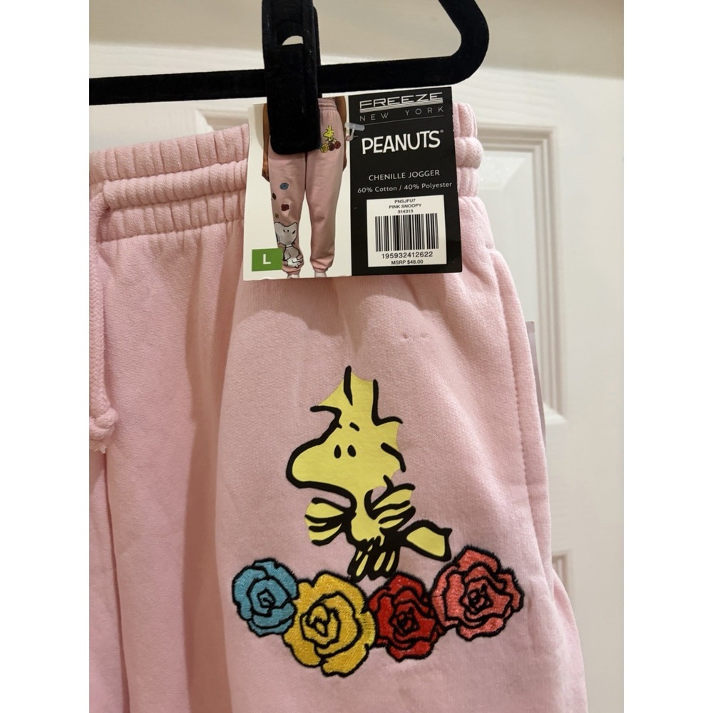 NWT Peanuts Snoopy Woodstock Chenille Jogger Sweatpants Pink Women's Size Large - Picture 4 of 8
